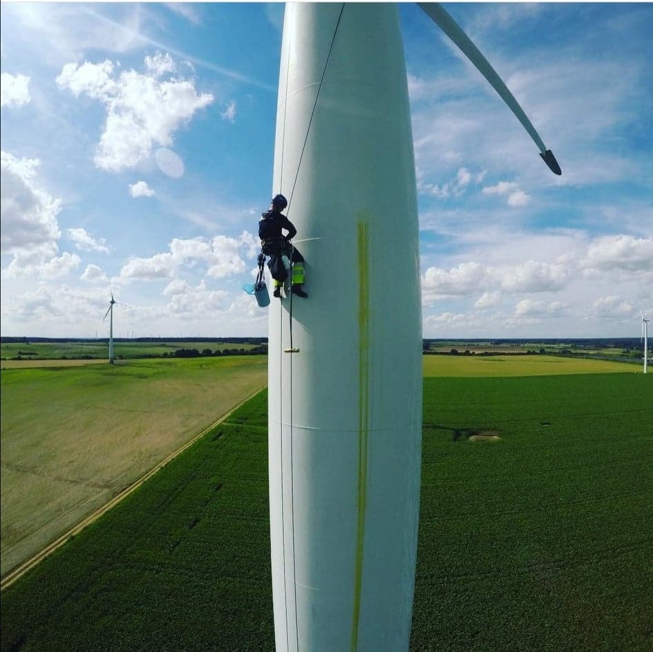 Windkraftanlagen-Reinigung per Seilzugang